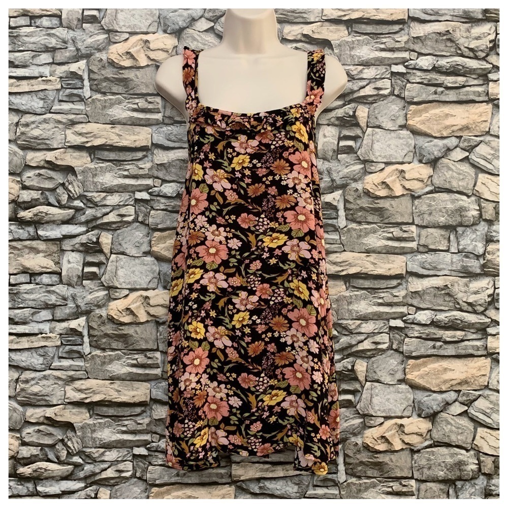 #06 NWT Juniors SO Floral Ruffle Criss Cross Spaghetti Strap Swing Dress Small - Picture 3 of 6